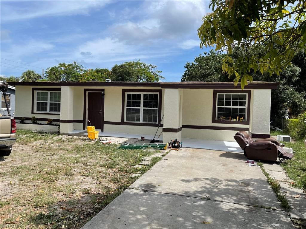 2419 Dora ST FORT MYERS, FL 33901