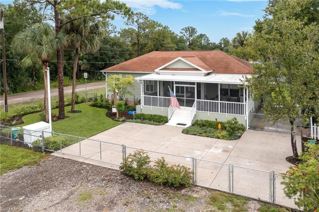 2482 Case LN NORTH FORT MYERS, FL 33917