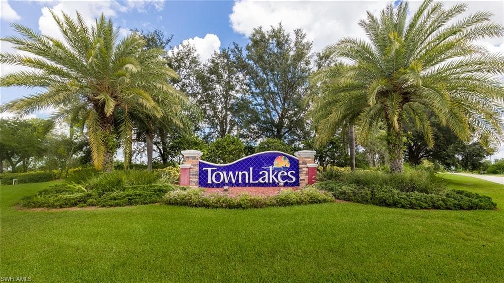 18320 Beauty Berry CT LEHIGH ACRES, FL 33972