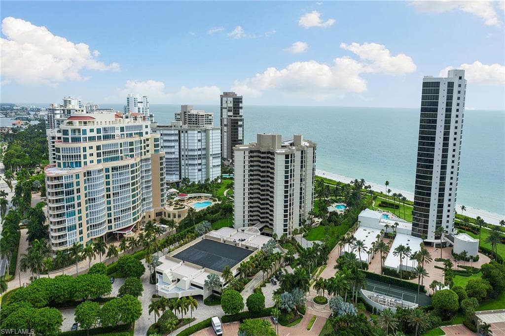 4551 Gulf Shore BLVD N 206 NAPLES, FL 34103