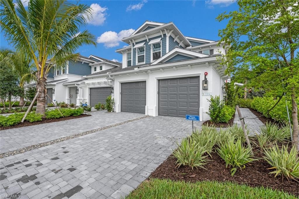2573 Seychelles DR 104 NAPLES, FL 34112