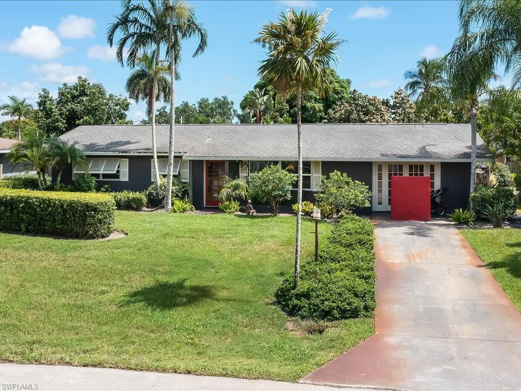 1116 Lastrada LN NAPLES, FL 34103
