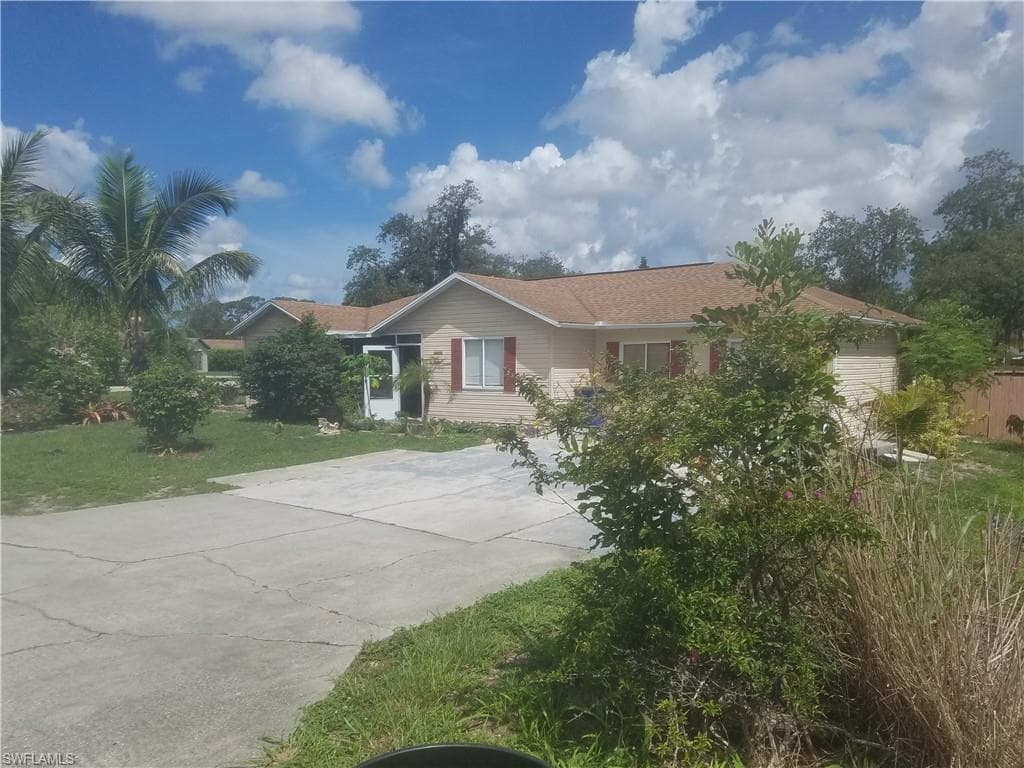 26825 St Thomas DR BONITA SPRINGS, FL 34135