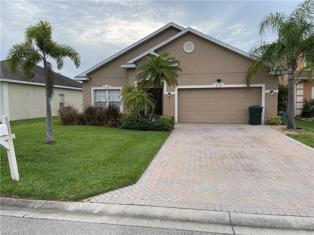 8213 Silver Birch WAY LEHIGH ACRES, FL 33971