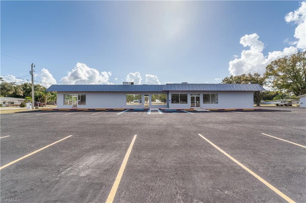 4750 Bayline DR NORTH FORT MYERS, FL 33917