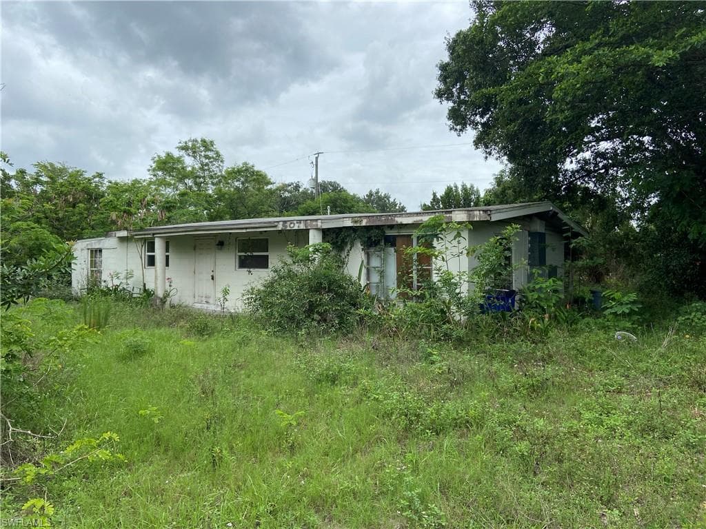 5071 Lils LN FORT MYERS, FL 33905