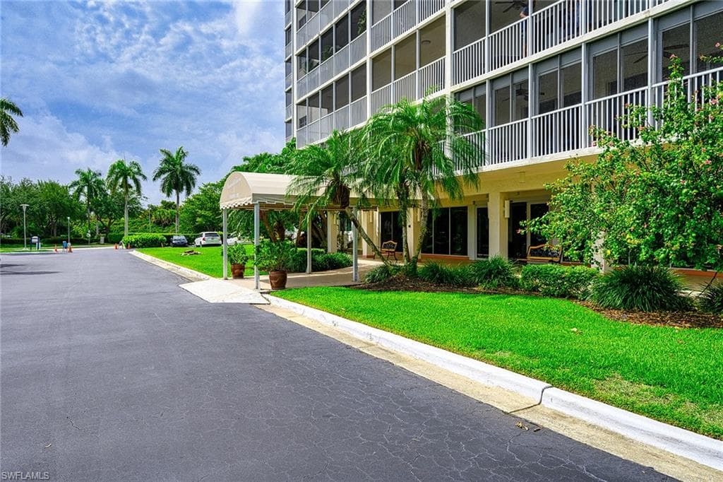 1 Bluebill AVE 408 NAPLES, FL 34108