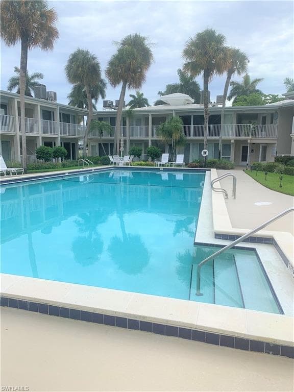 340 Harbour DR 340 NAPLES, FL 34103