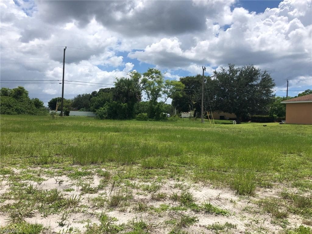 1844 NE 22nd TER CAPE CORAL, FL 33909