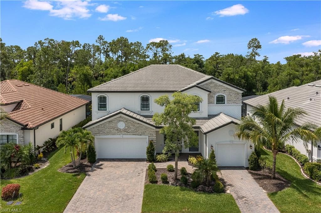 2102 Antigua LN NAPLES, FL 34120