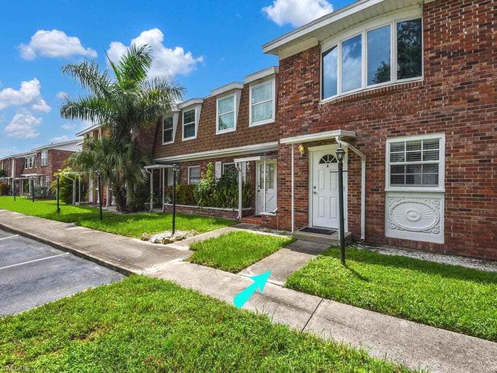 864 Courtington LN A FORT MYERS, FL 33919