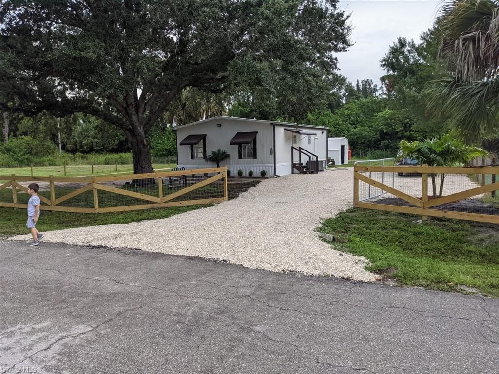 8249 Marx DR NORTH FORT MYERS, FL 33917