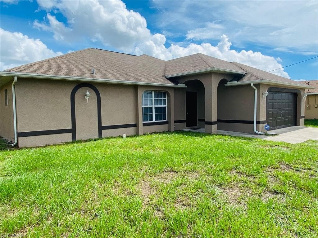 4015 34th ST SW LEHIGH ACRES, FL 33976
