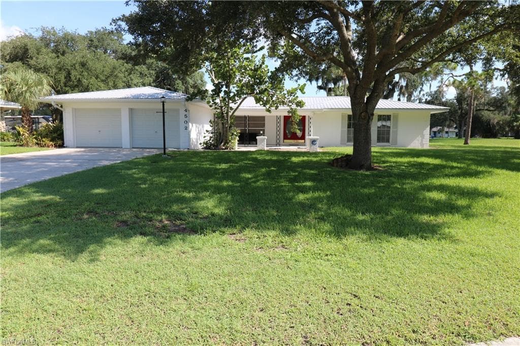 4502 Bragg CT LABELLE, FL 33935