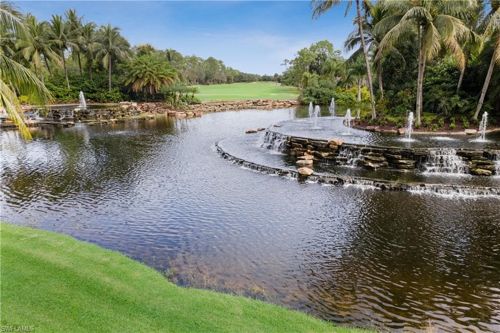 2887 Tiburon BLVD E NAPLES, FL 34109