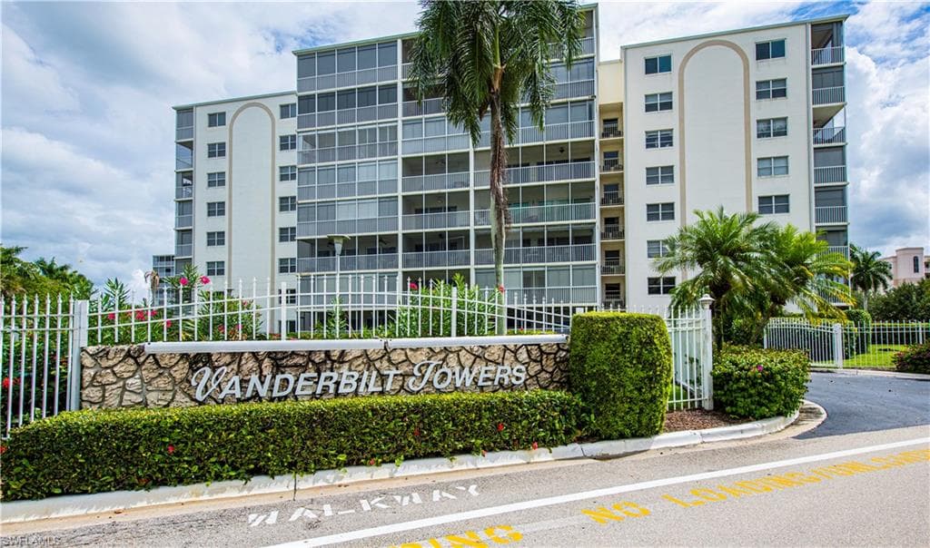 5 Bluebill AVE 709 NAPLES, FL 34108