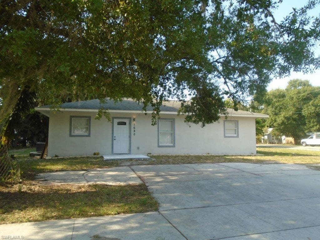 1680 Woodward AVE NORTH FORT MYERS, FL 33903