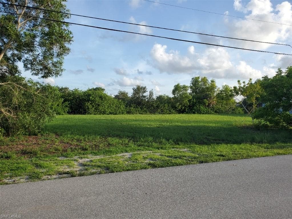 402 SE 1st TER CAPE CORAL, FL 33990