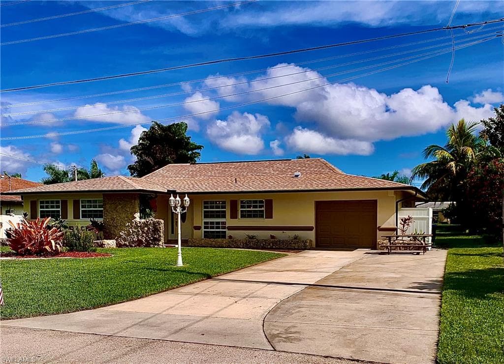 1420 Windsor CT CAPE CORAL, FL 33904