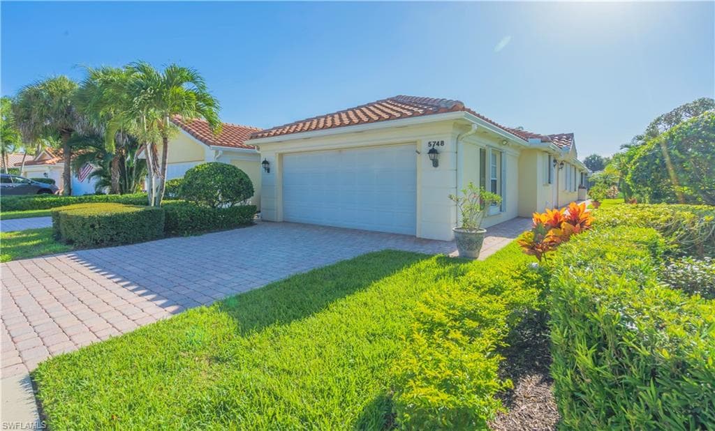 5748 Drummond WAY NAPLES, FL 34119