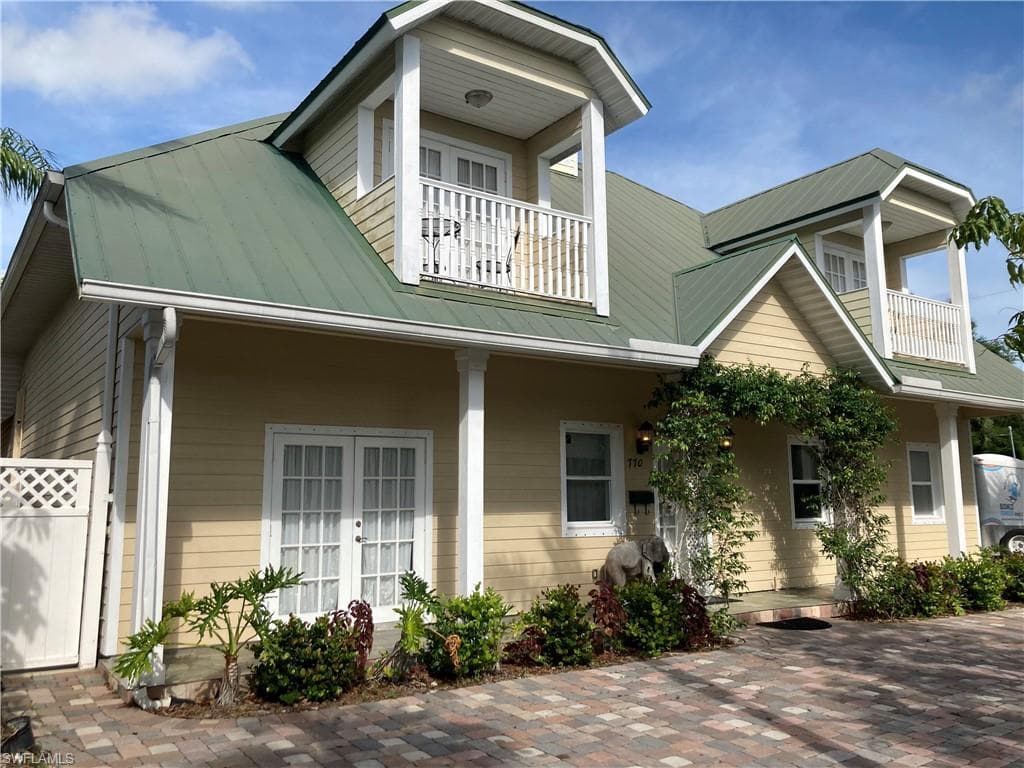770 10th ST N NAPLES, FL 34102
