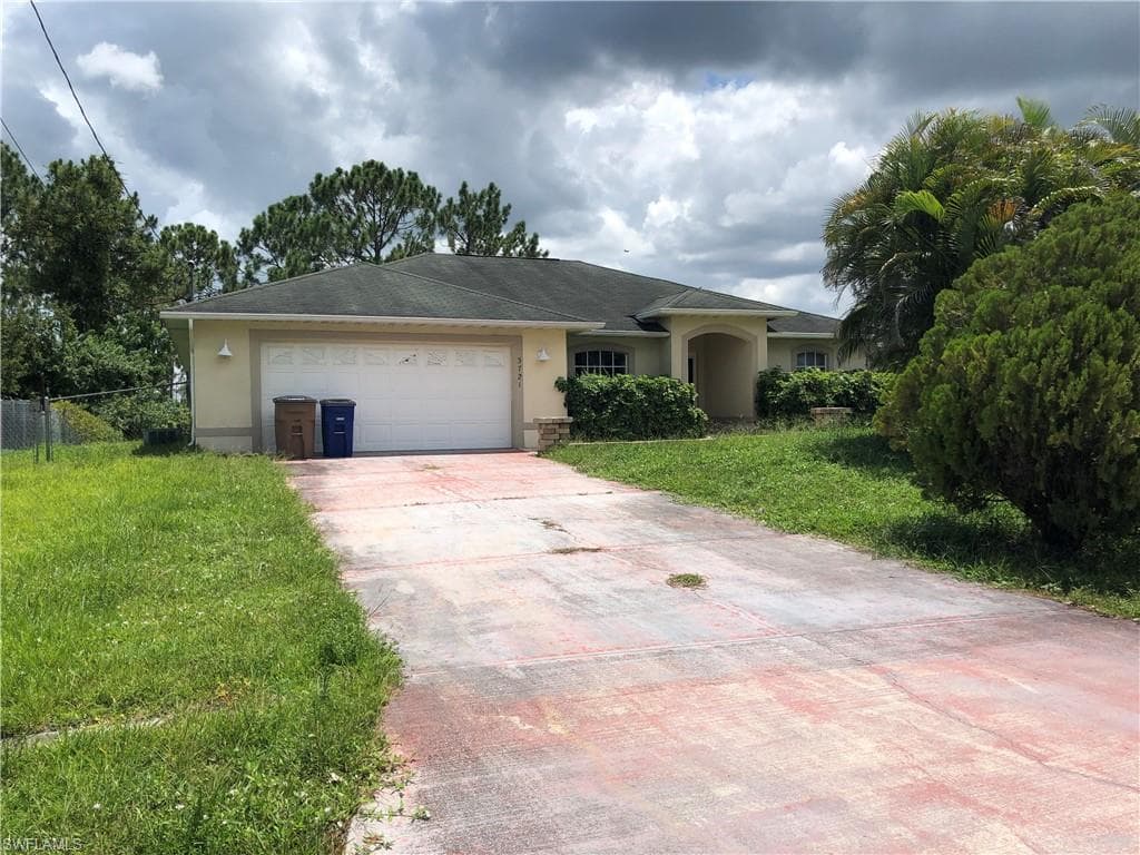 3721 19th ST SW LEHIGH ACRES, FL 33976