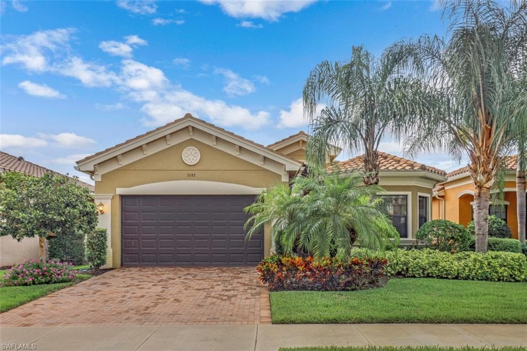 3192 Pacific DR NAPLES, FL 34119