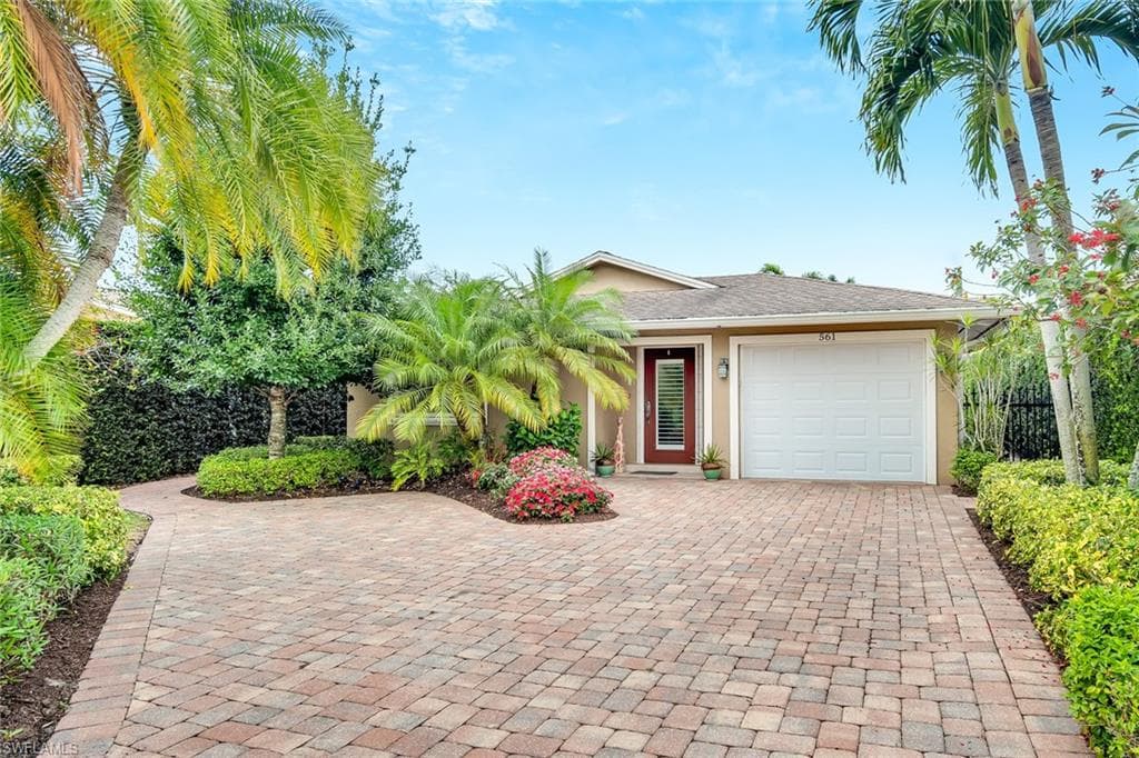561 92nd AVE N NAPLES, FL 34108