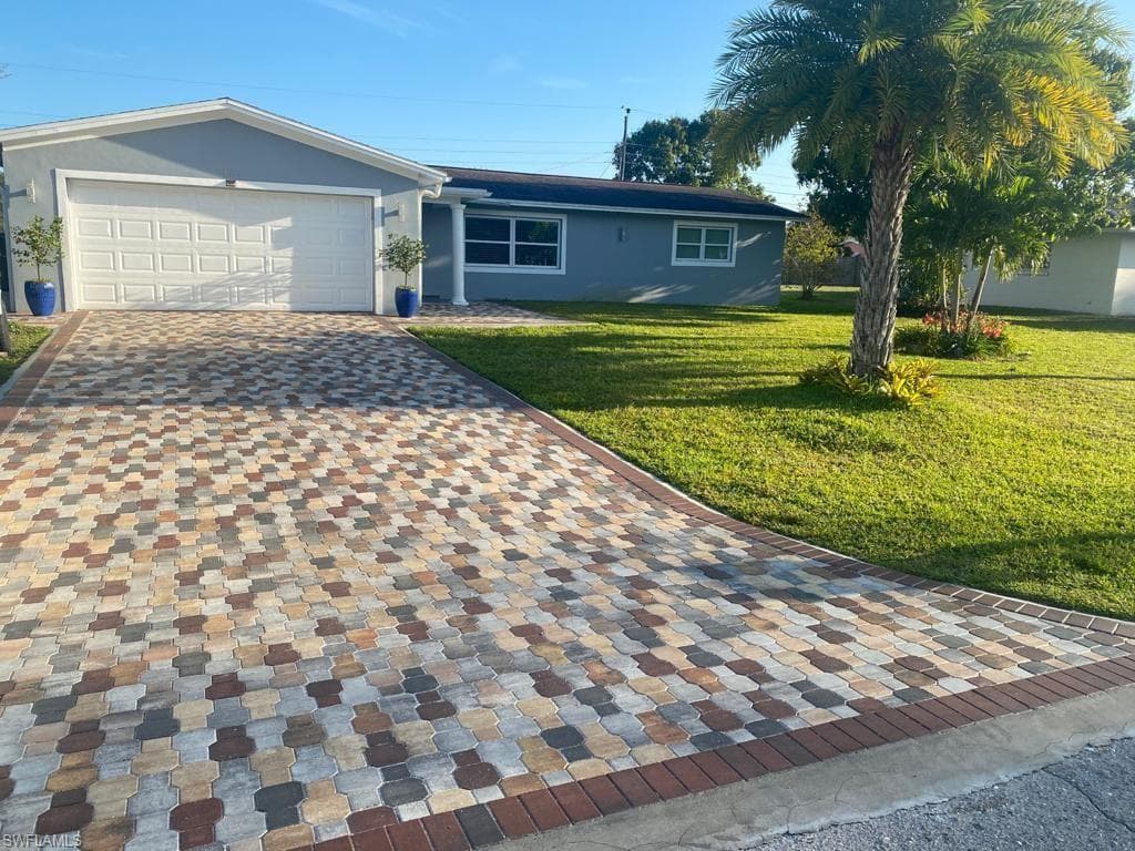 1517 Huntdale ST E LEHIGH ACRES, FL 33936