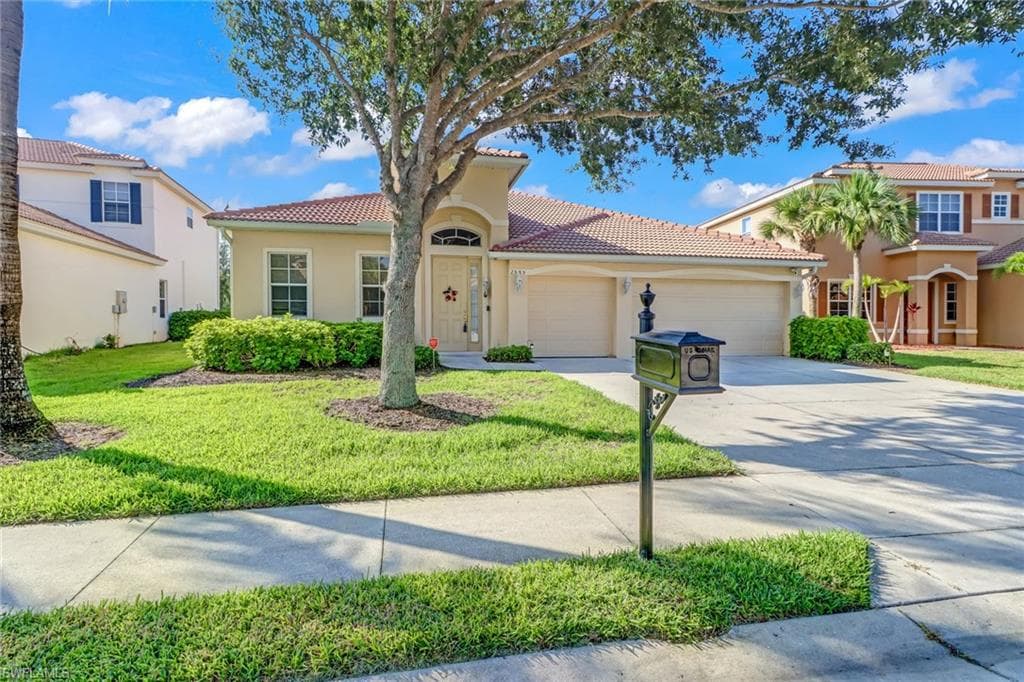 2585 Sawgrass Lake CT CAPE CORAL, FL 33909