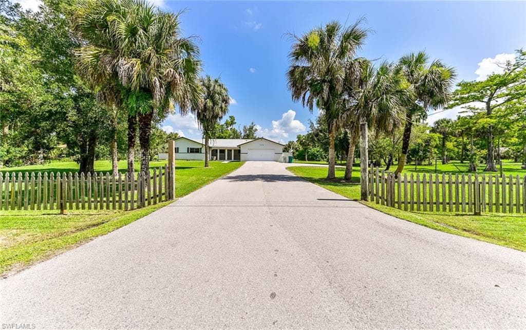 725 10th AVE NW NAPLES, FL 34120