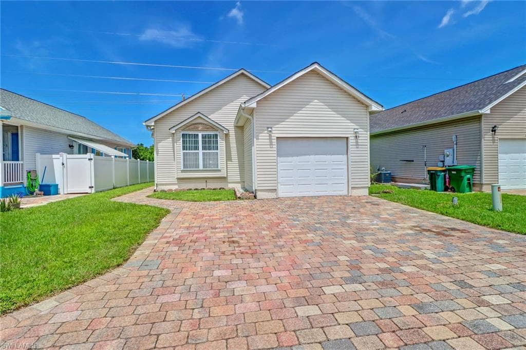 183 Leawood CIR NAPLES, FL 34104