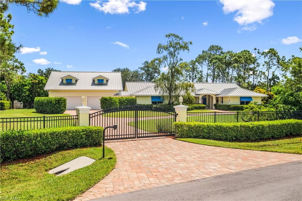 762 Hickory RD NAPLES, FL 34108
