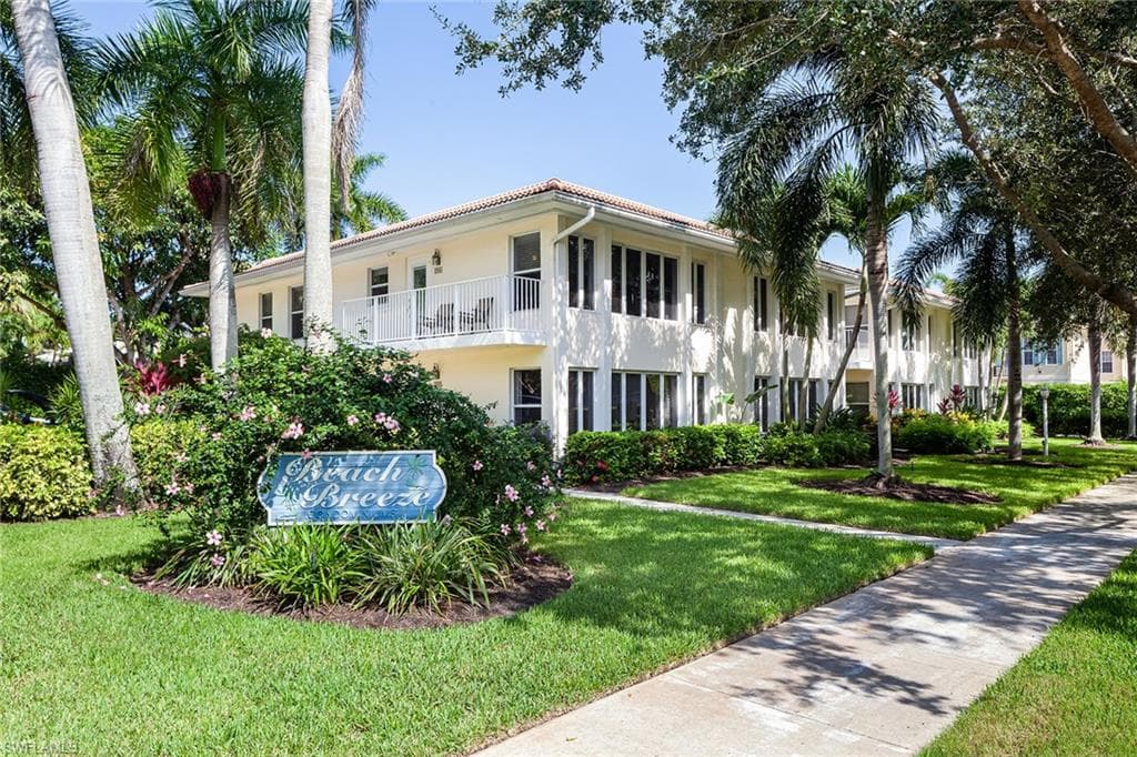 290 4th ST S 202 NAPLES, FL 34102