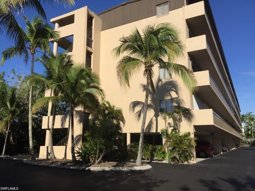 2335 Tamiami TRL N NAPLES, FL 34103