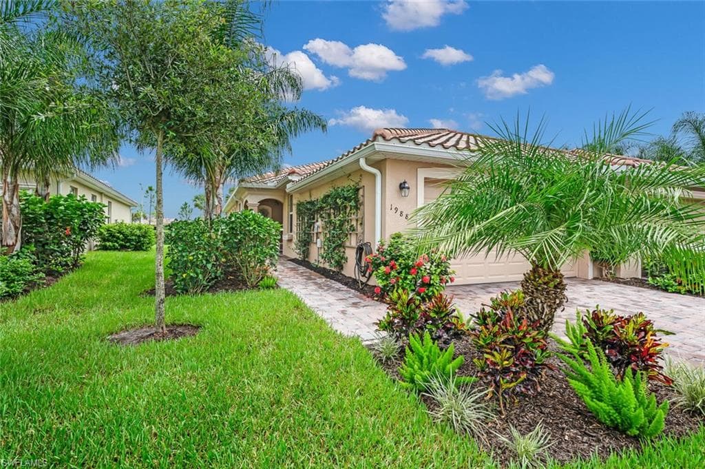 1988 Wellington ST NAPLES, FL 34120