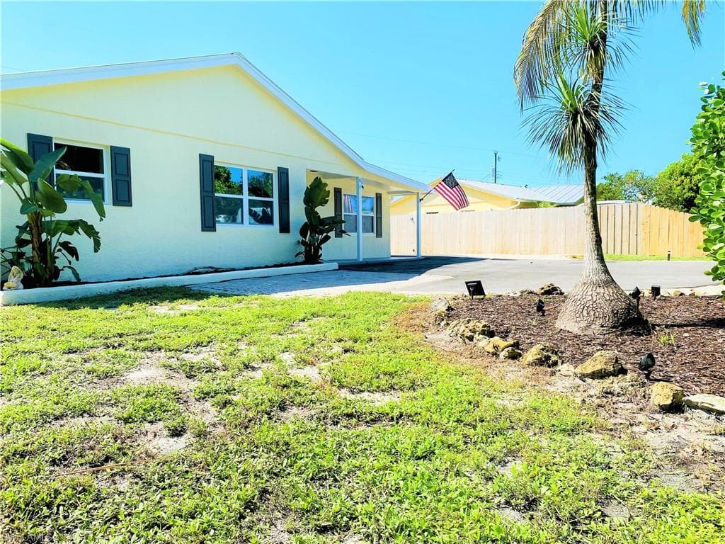 4486 Capri DR NAPLES, FL 34103