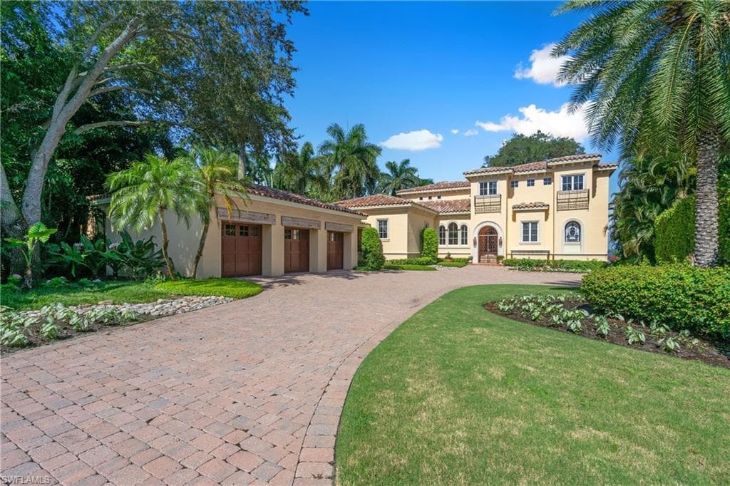 1226 MIRACLE LN FORT MYERS, FL 33901
