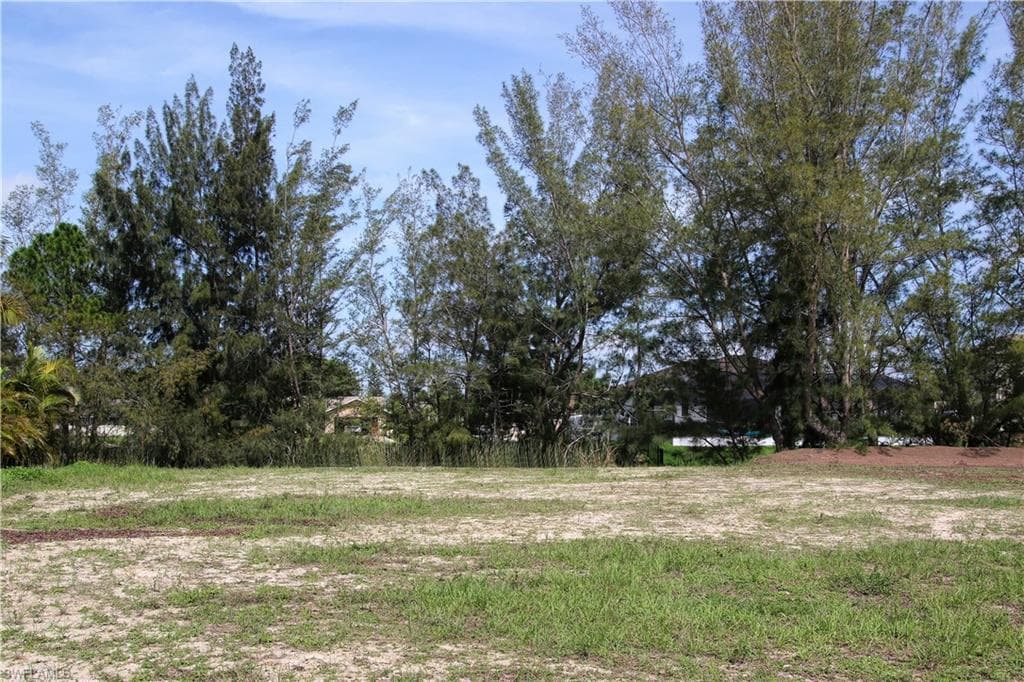 2724 17th AVE CAPE CORAL, FL 33914