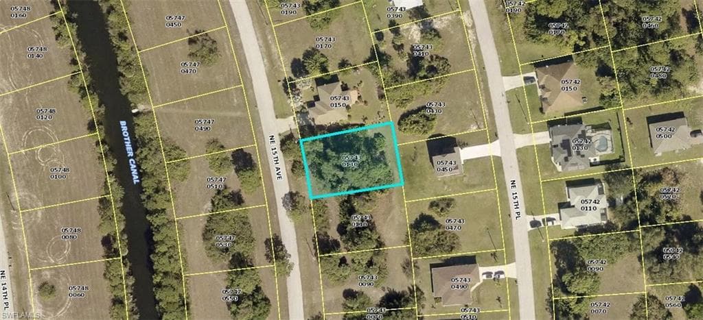 3725 NE 15th AVE CAPE CORAL, FL 33909