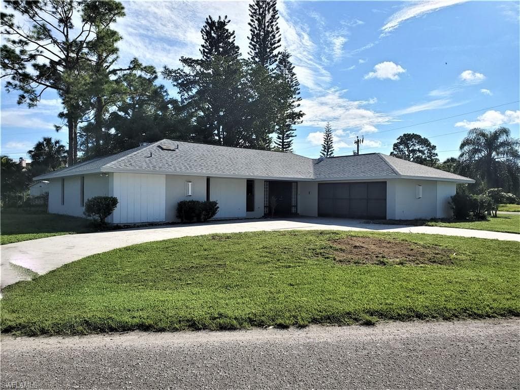 1400 Ford CIR LEHIGH ACRES, FL 33936