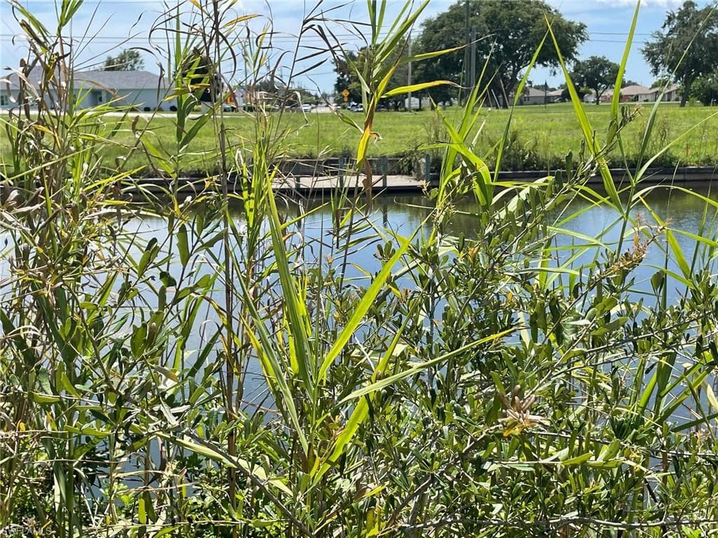 634 SE 8th PL CAPE CORAL, FL 33990