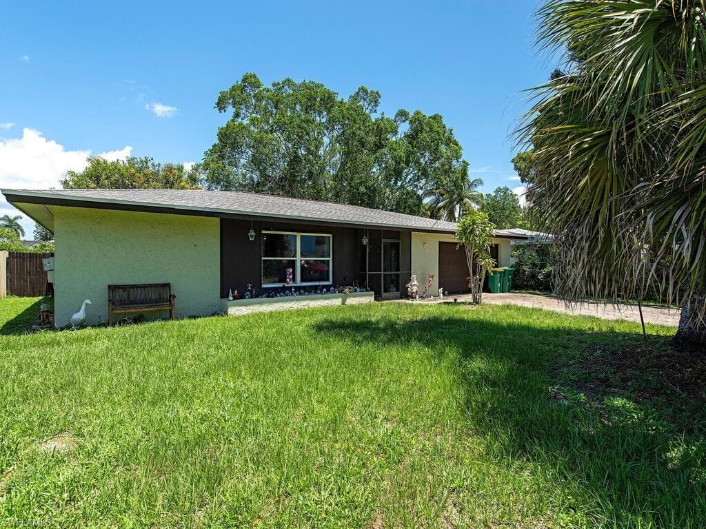 4902 Catalina DR NAPLES, FL 34112