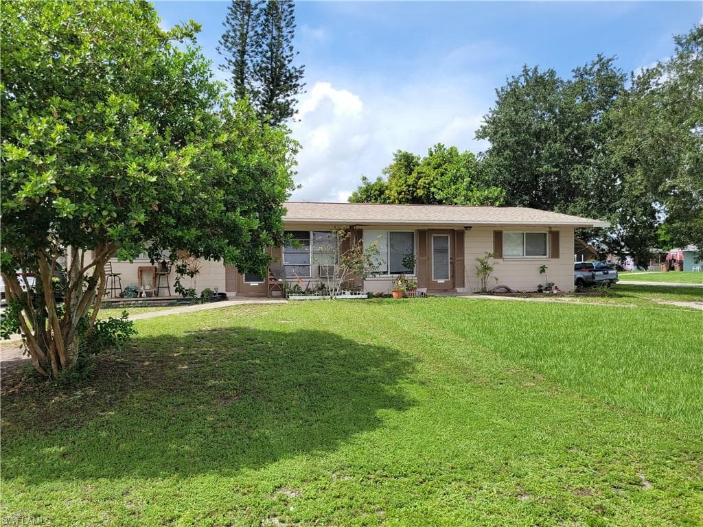 1122 Vineyard ST LEHIGH ACRES, FL 33936
