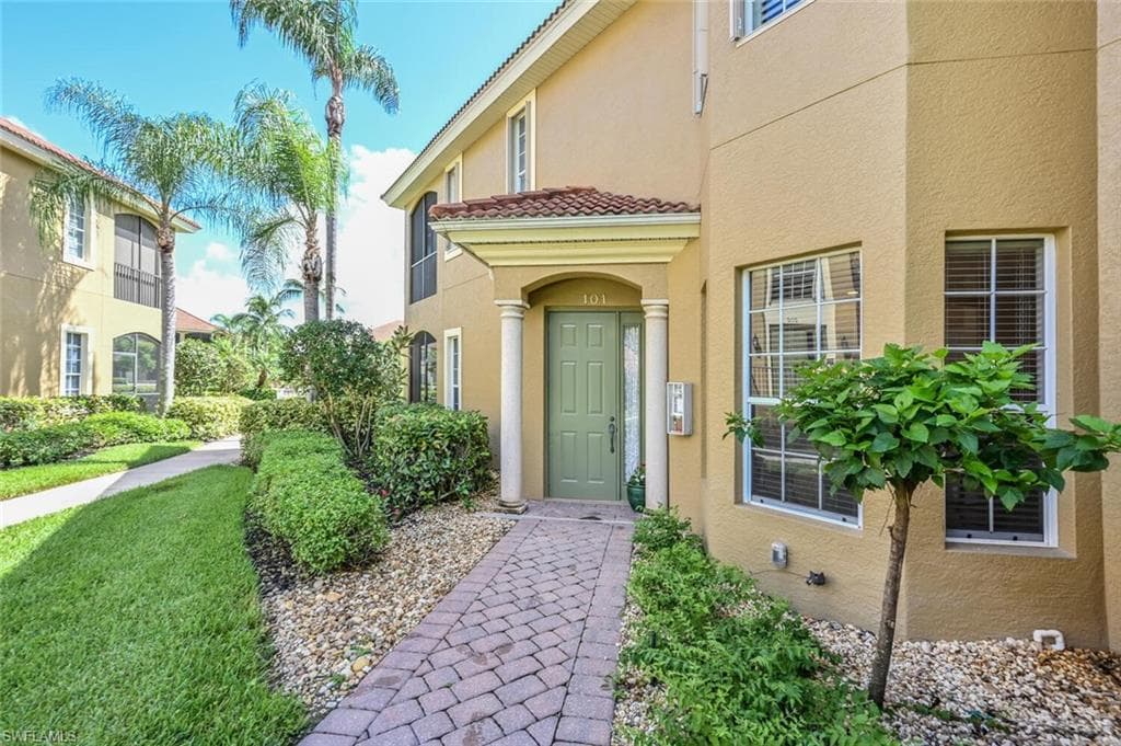 5001 Maxwell CIR 101 NAPLES, FL 34105