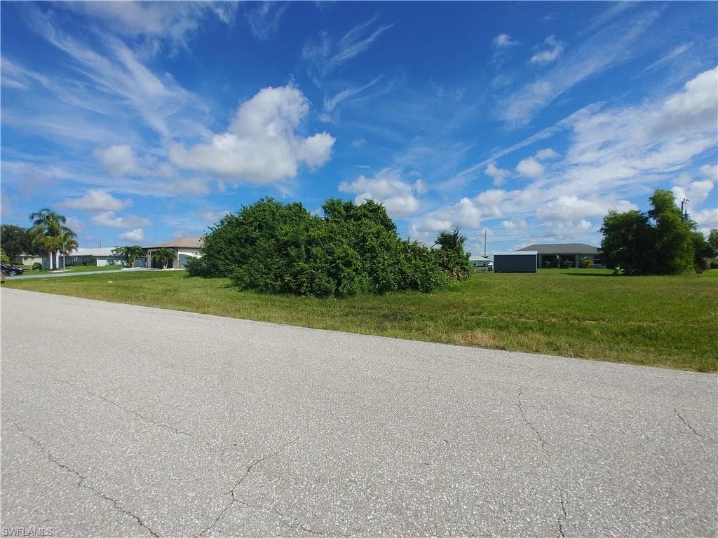 213 NE 23rd ST CAPE CORAL, FL 33909