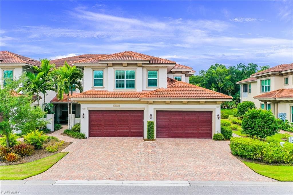 7813 Hawthorne DR 2402 NAPLES, FL 34113