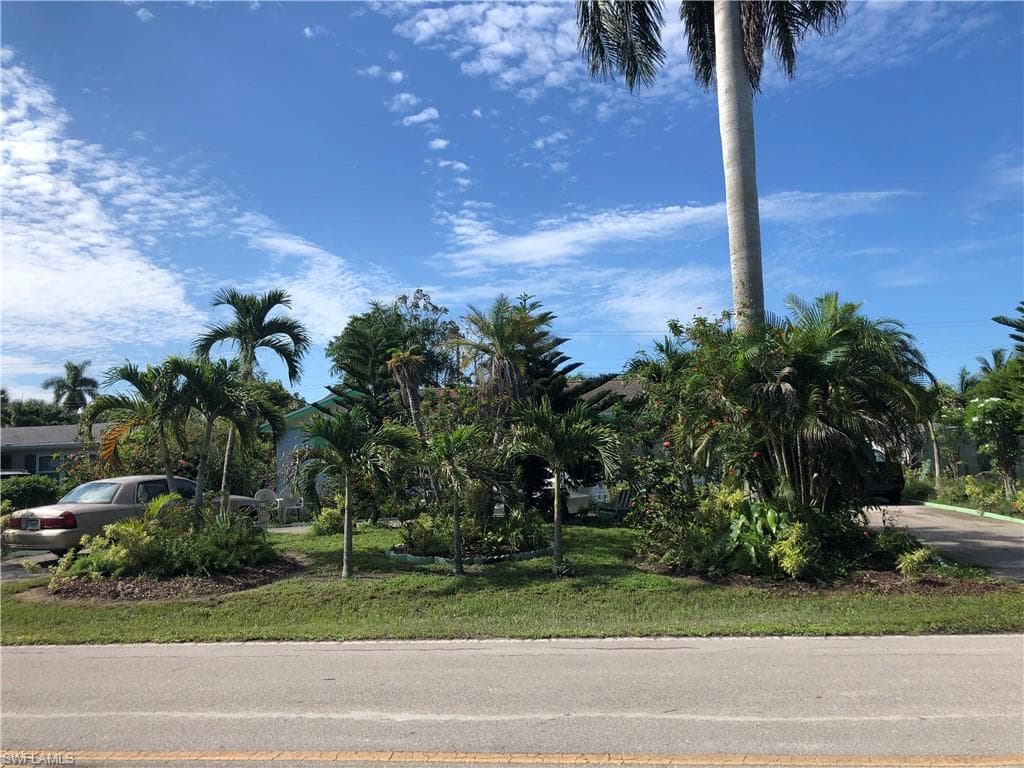 1238 14th AVE N NAPLES, FL 34102