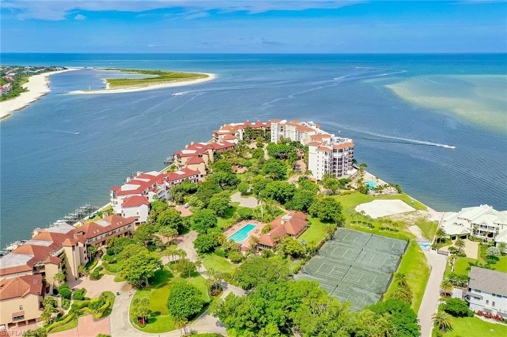 403 La Peninsula BLVD 403 NAPLES, FL 34113