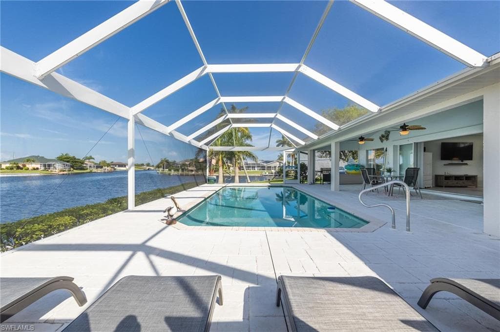 2212 SW 40th TER CAPE CORAL, FL 33914
